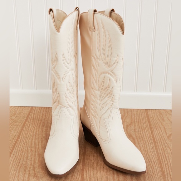 Shoes - QUPID cowboy boots